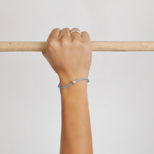 Carica l'immagine nel visualizzatore di Gallery, Braccialetto macramè | Bulesina Azzurro