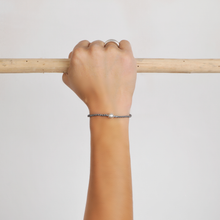 Carica l'immagine nel visualizzatore di Gallery, Braccialetto macramè | Bulesina Grafite