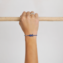 Carica l'immagine nel visualizzatore di Gallery, Braccialetto macramè | PÉS blu