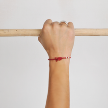 Carica l'immagine nel visualizzatore di Gallery, Braccialetto macramè | PÉS rosso