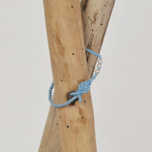 Carica l'immagine nel visualizzatore di Gallery, Braccialetto macramè | PÉS azzurro