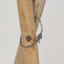 Carica l'immagine nel visualizzatore di Gallery, Braccialetto macramè | PÉS grafite