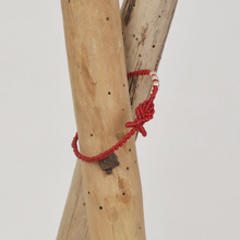 Carica l'immagine nel visualizzatore di Gallery, Braccialetto macramè | PÉS rosso